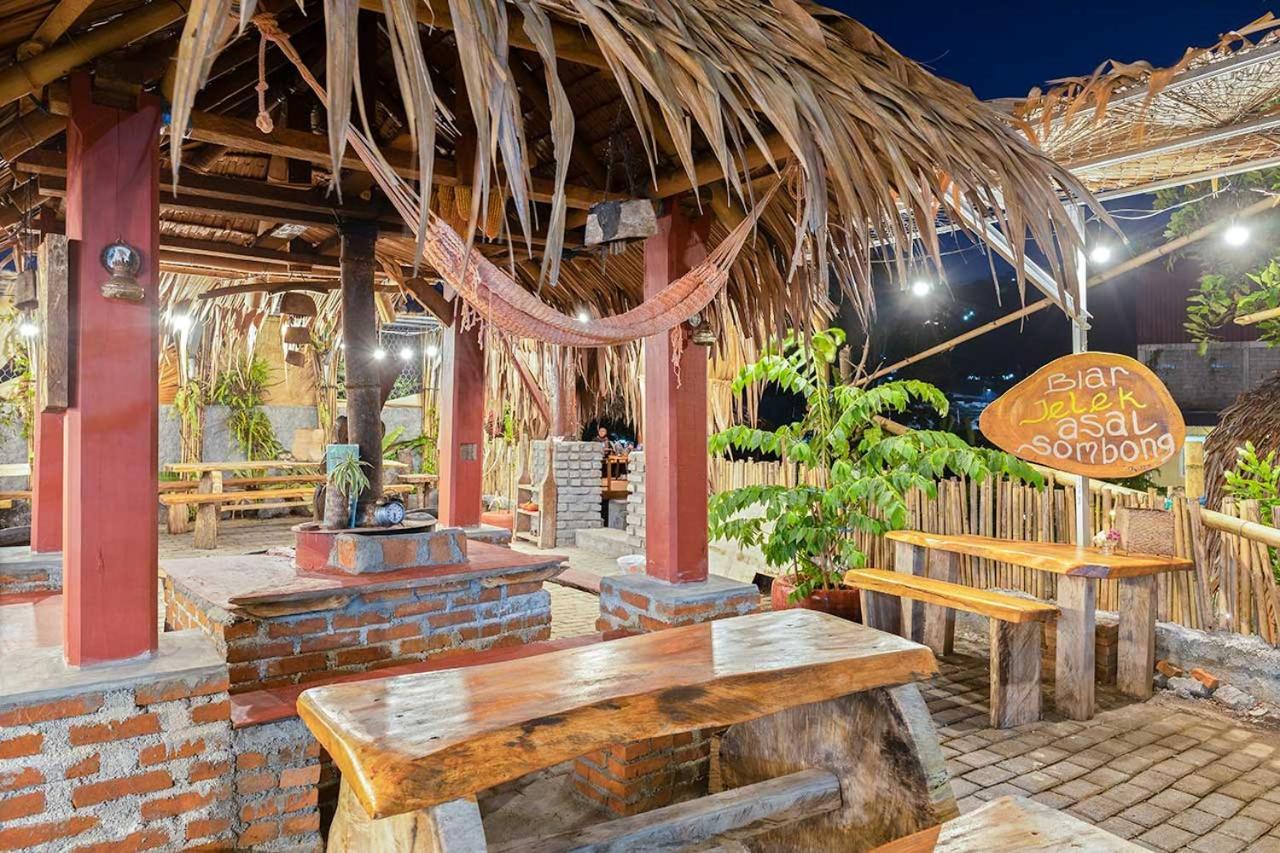 Onong'S Homestay & Cafe Tomohon ภายนอก รูปภาพ